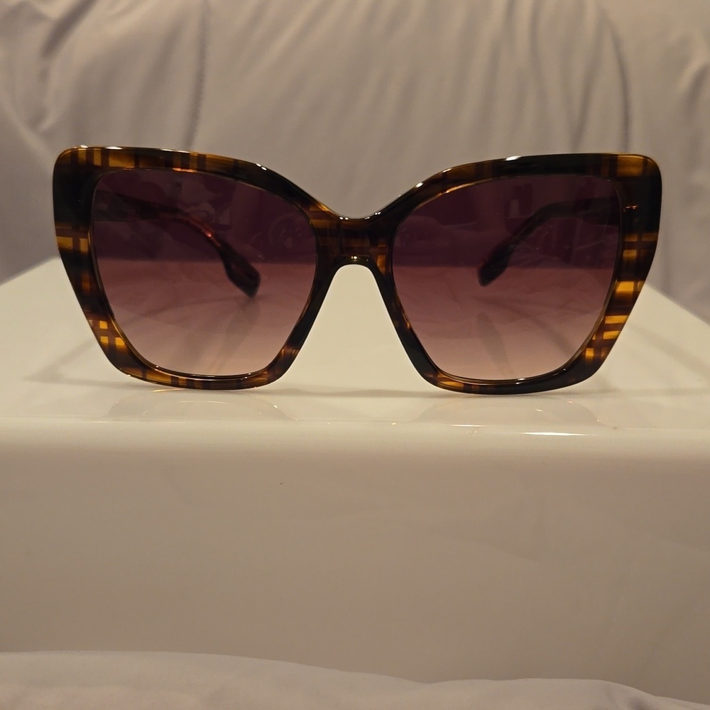 Burberry Checkered Brown Cat Eye Sunglasses brand new in box - Picture 3 of 15